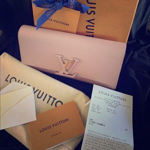 louis-vuitton capucines wallet